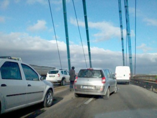 Trafic dat peste cap pe Podul Agigea: accident cu 3 maşini